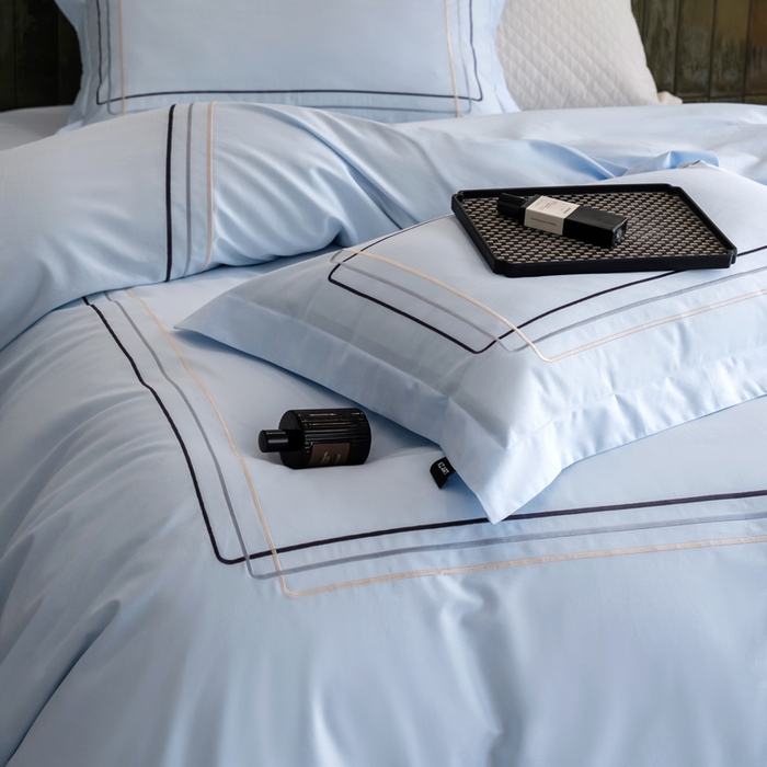 91家纺网 家纺一手货源 找家纺 卡姿家纺 2025秋冬60支长绒棉意式轻奢刺绣四件套-菲克 菲克蓝