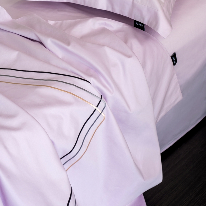 91家纺网 家纺一手货源 找家纺 卡姿家纺 2025秋冬60支长绒棉意式轻奢刺绣四件套-菲克 菲克紫