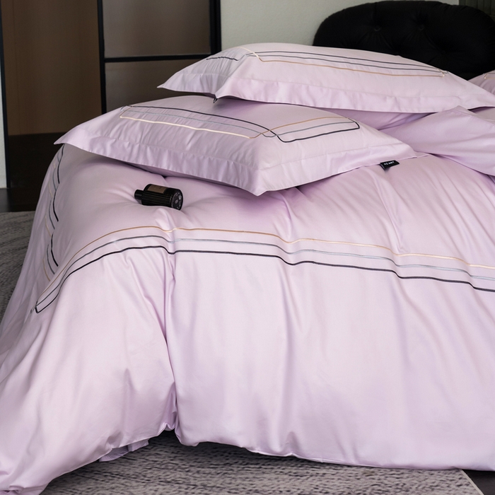 91家纺网 家纺一手货源 找家纺 卡姿家纺 2025秋冬60支长绒棉意式轻奢刺绣四件套-菲克 菲克紫