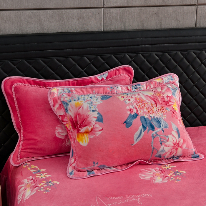 91家纺网 家纺一手货源 找家纺 千嘻汇 2025新款7斤牛奶绒金貂法莱绒床裙款保暖绒四件套 粉黛佳人