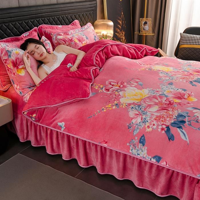 91家纺网 家纺一手货源 找家纺 千嘻汇 2025新款7斤牛奶绒金貂法莱绒床裙款保暖绒四件套 粉黛佳人