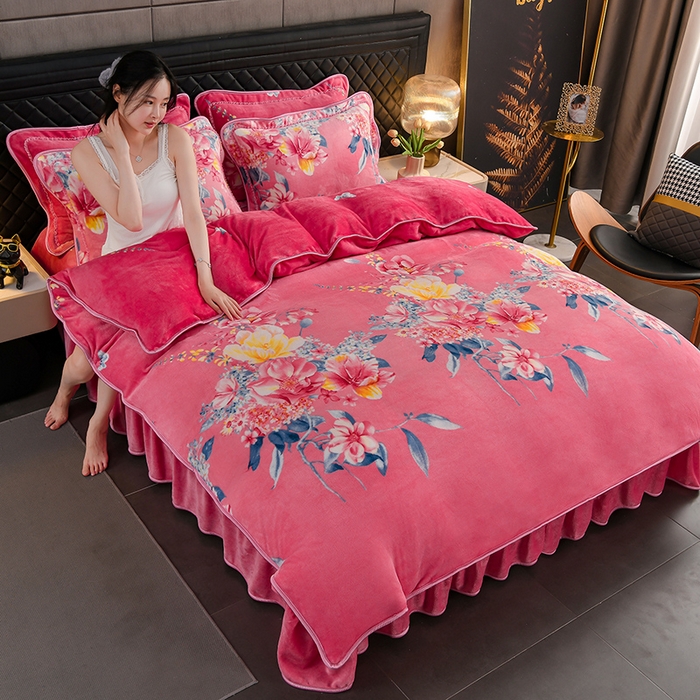 91家纺网 家纺一手货源 找家纺 千嘻汇 2025新款7斤牛奶绒金貂法莱绒床裙款保暖绒四件套 粉黛佳人