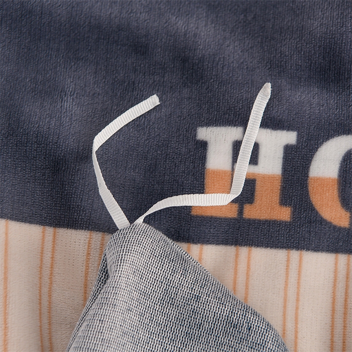 91家纺网 家纺一手货源 找家纺 千嘻汇 2025新款7斤牛奶绒金貂法莱绒床裙款保暖绒四件套 时尚条纹