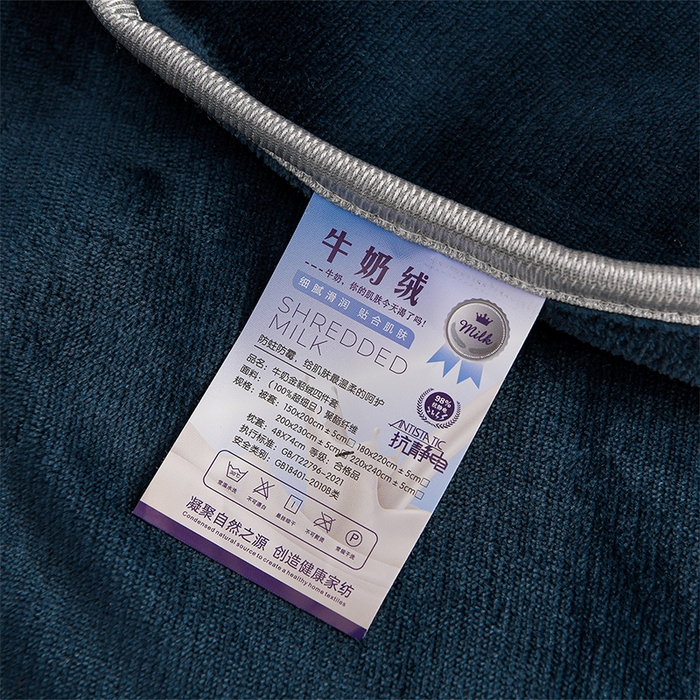 91家纺网 家纺一手货源 找家纺 千嘻汇 2025新款7斤牛奶绒金貂法莱绒床裙款保暖绒四件套 时尚条纹