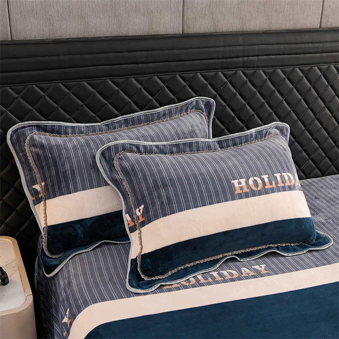 91家纺网 家纺一手货源 找家纺 千嘻汇 2025新款7斤牛奶绒金貂法莱绒床裙款保暖绒四件套 时尚条纹