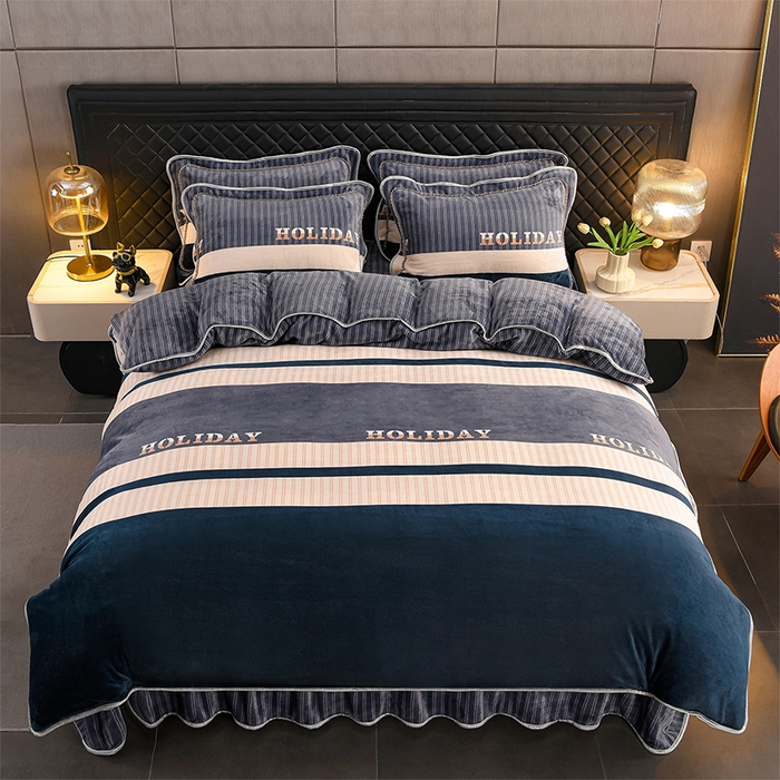 91家纺网 家纺一手货源 找家纺 千嘻汇 2025新款7斤牛奶绒金貂法莱绒床裙款保暖绒四件套 时尚条纹