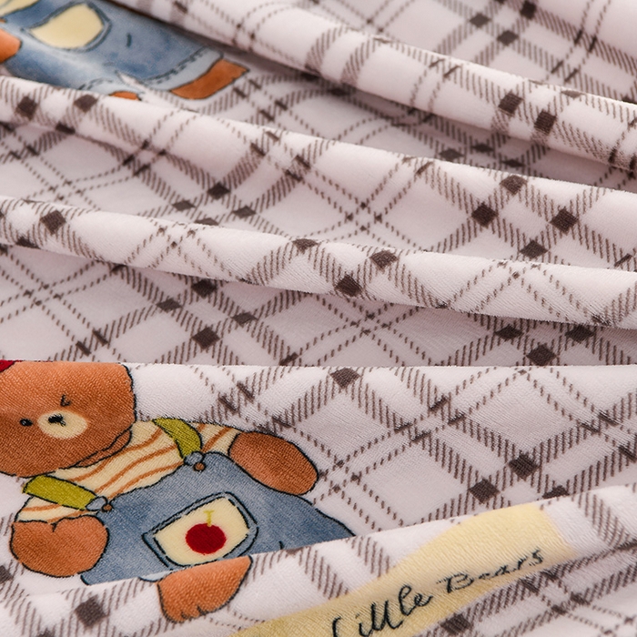 91家纺网 家纺一手货源 找家纺 千嘻汇 2025新款7斤牛奶绒金貂法莱绒床裙款保暖绒四件套 小熊日记