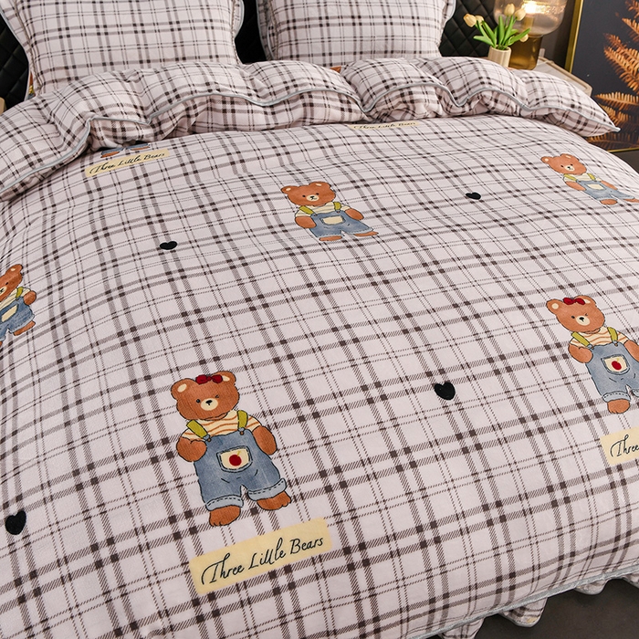 91家纺网 家纺一手货源 找家纺 千嘻汇 2025新款7斤牛奶绒金貂法莱绒床裙款保暖绒四件套 小熊日记