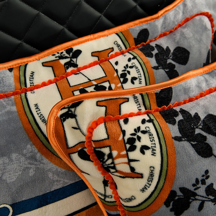 91家纺网 家纺一手货源 找家纺 千嘻汇 2025新款7斤牛奶绒金貂法莱绒床裙款保暖绒四件套 叶韵花染