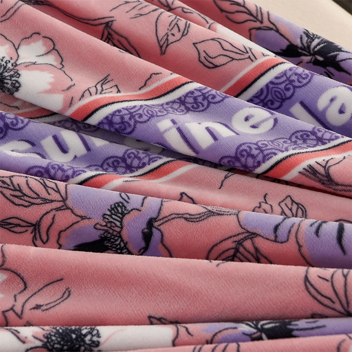 91家纺网 家纺一手货源 找家纺 千嘻汇 2025新款7斤牛奶绒金貂法莱绒床裙款保暖绒四件套 花语