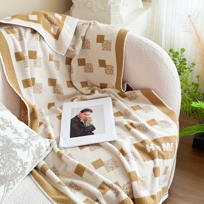 91家纺网 家纺一手货源 找家纺 悦然毛巾被 2025新款全棉毛圈浴巾盖毯 方格咖70*140