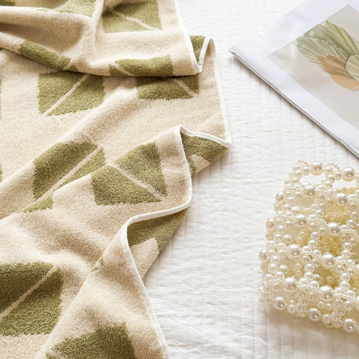 91家纺网 家纺一手货源 找家纺 悦然毛巾被 2025新款全棉毛圈浴巾盖毯 几何绿70*140