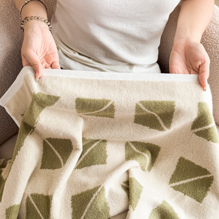 91家纺网 家纺一手货源 找家纺 悦然毛巾被 2025新款全棉毛圈浴巾盖毯 几何绿70*140