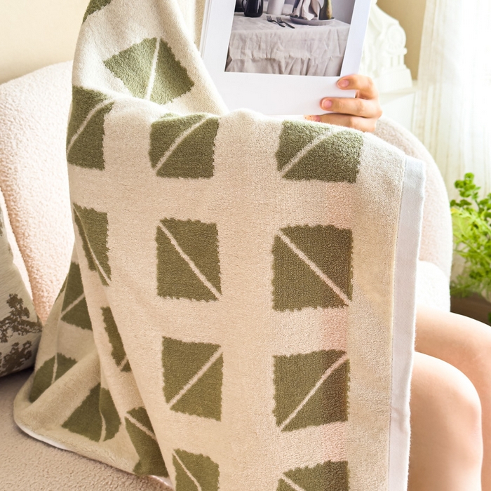 91家纺网 家纺一手货源 找家纺 悦然毛巾被 2025新款全棉毛圈浴巾盖毯 几何绿70*140