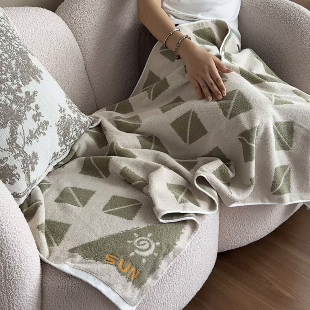 91家纺网 家纺一手货源 找家纺 悦然毛巾被 2025新款全棉毛圈浴巾盖毯 几何绿70*140