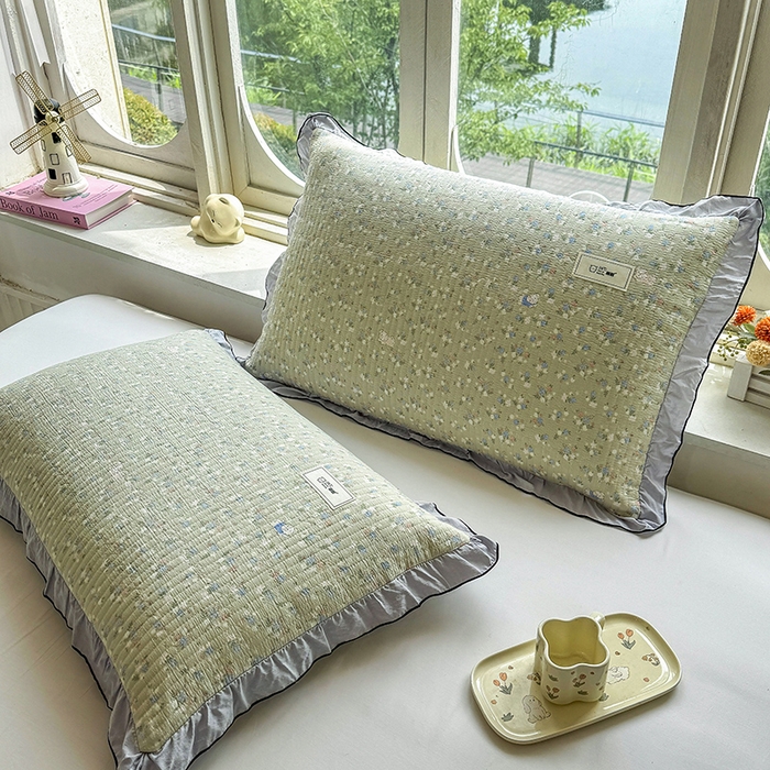 91家纺网 家纺一手货源 找家纺 （总）呦呦南宋 2025新款26度c绗缝款多层结构枕头套超声波夹棉48*74cm一对装单品绣线花边拉链款枕套