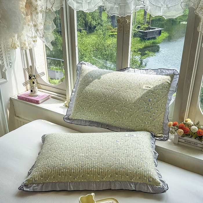 91家纺网 家纺一手货源 找家纺 （总）呦呦南宋 2025新款26度c绗缝款多层结构枕头套超声波夹棉48*74cm一对装单品绣线花边拉链款枕套