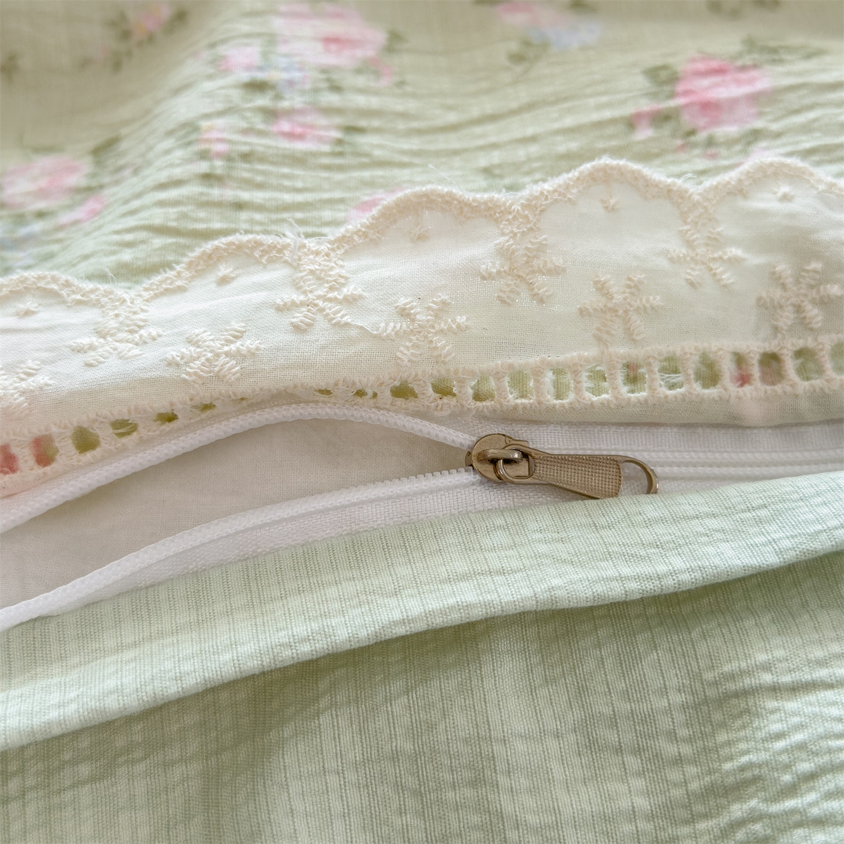 91家纺网 家纺一手货源 找家纺 （总）雯豆家纺2025新品皱皱双层纱四件套镂空花边款三件套