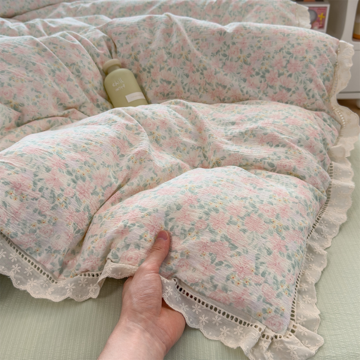 91家纺网 家纺一手货源 找家纺 雯豆家纺2025新品皱皱双层纱四件套镂空花边款三件套 爱尔蓝