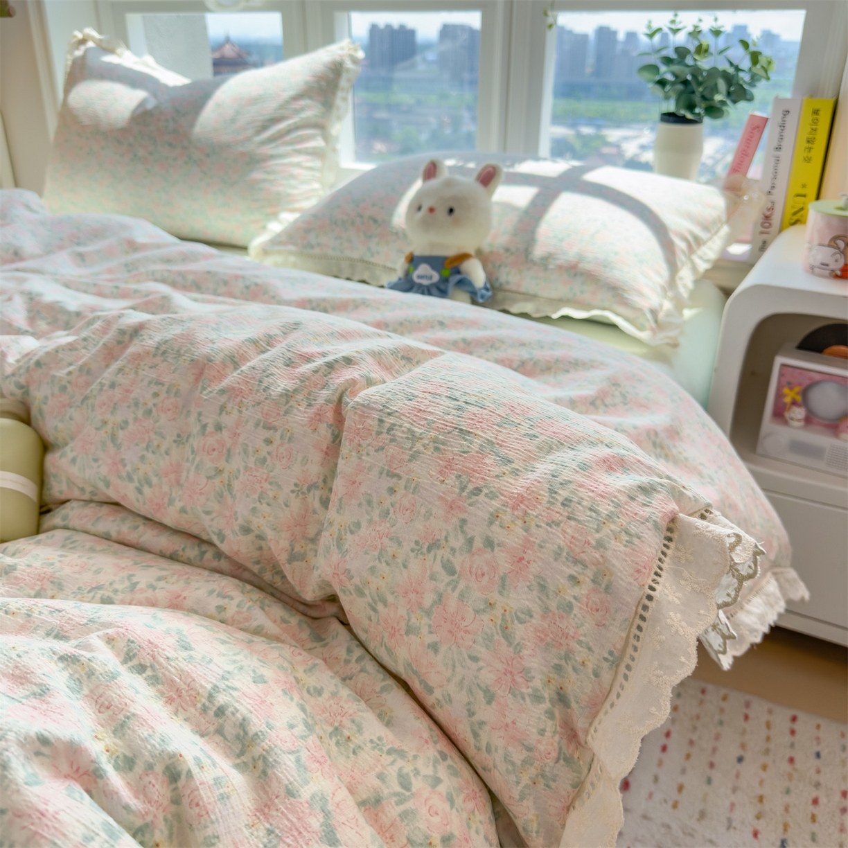 91家纺网 家纺一手货源 找家纺 雯豆家纺2025新品皱皱双层纱四件套镂空花边款三件套 爱尔蓝