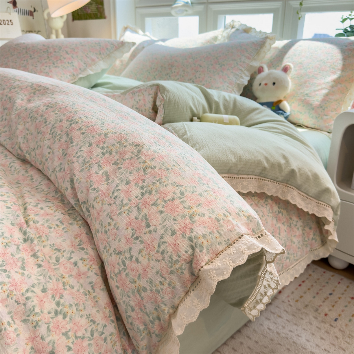 91家纺网 家纺一手货源 找家纺 雯豆家纺2025新品皱皱双层纱四件套镂空花边款三件套 爱尔蓝