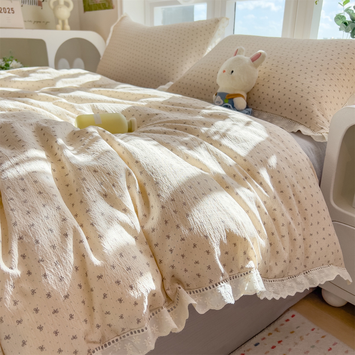 91家纺网 家纺一手货源 找家纺 雯豆家纺2025新品皱皱双层纱四件套镂空花边款三件套 初心