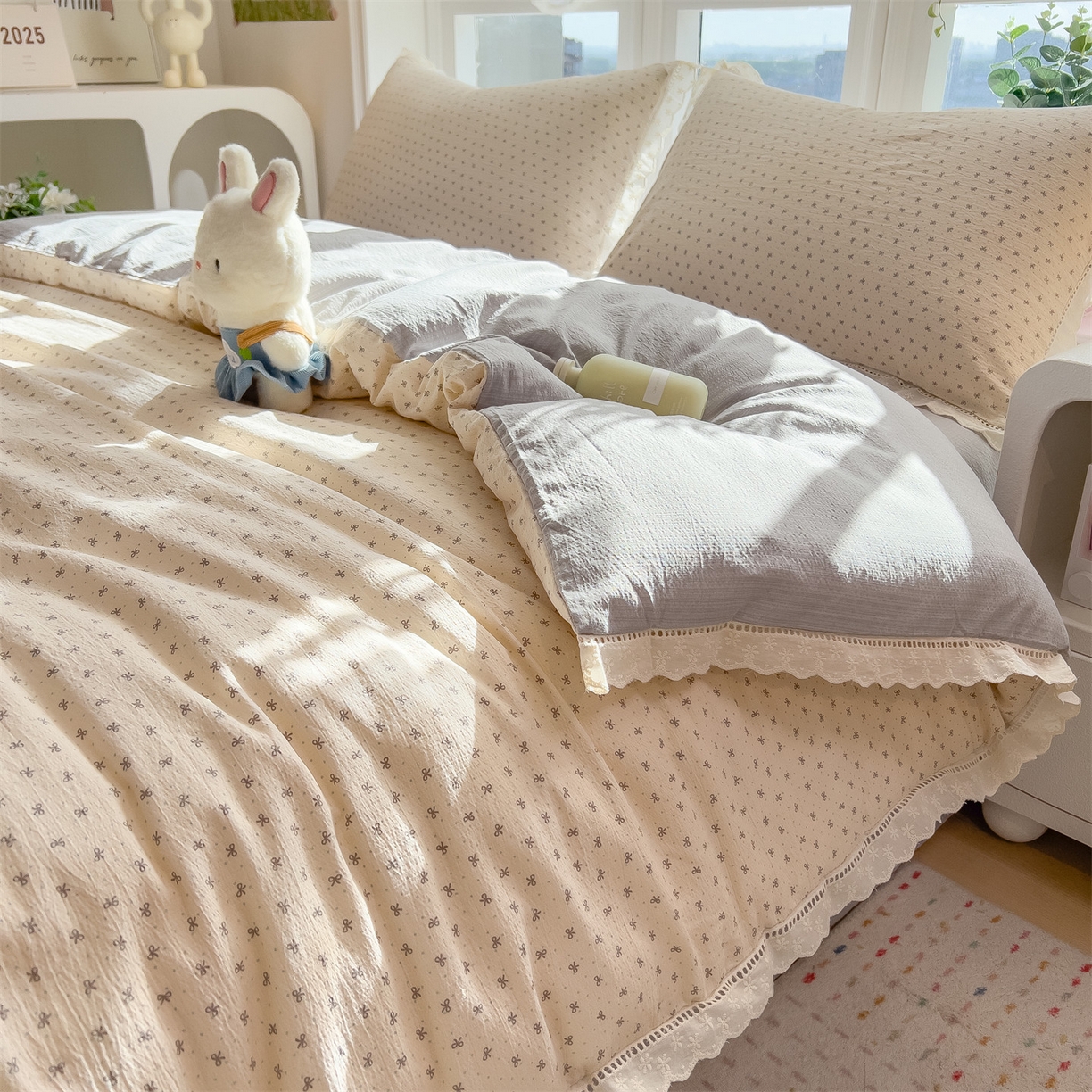 91家纺网 家纺一手货源 找家纺 雯豆家纺2025新品皱皱双层纱四件套镂空花边款三件套 初心