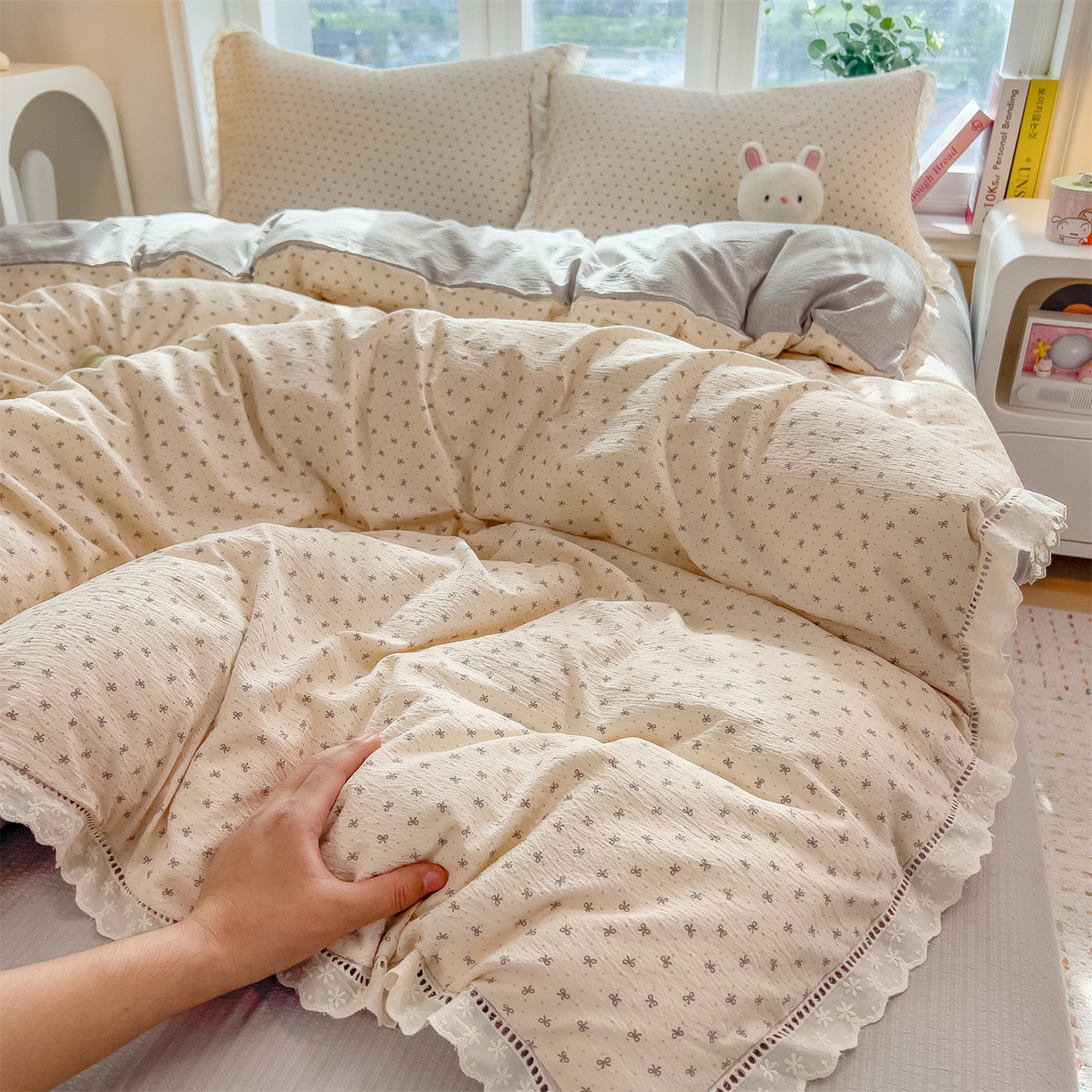 91家纺网 家纺一手货源 找家纺 雯豆家纺2025新品皱皱双层纱四件套镂空花边款三件套 初心