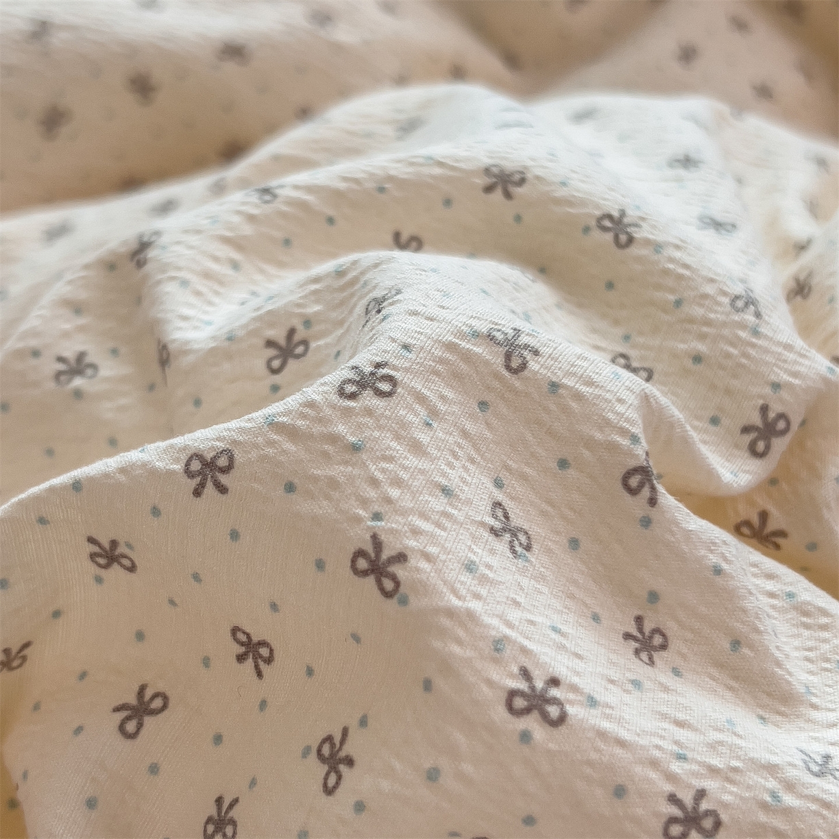 91家纺网 家纺一手货源 找家纺 雯豆家纺2025新品皱皱双层纱四件套镂空花边款三件套 初心