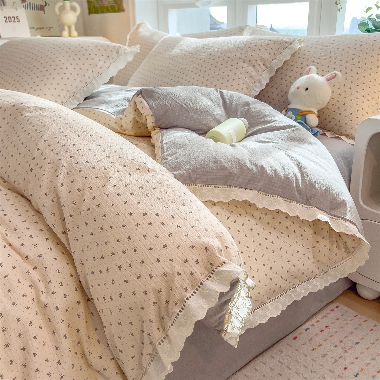 91家纺网 家纺一手货源 找家纺 雯豆家纺2025新品皱皱双层纱四件套镂空花边款三件套 初心