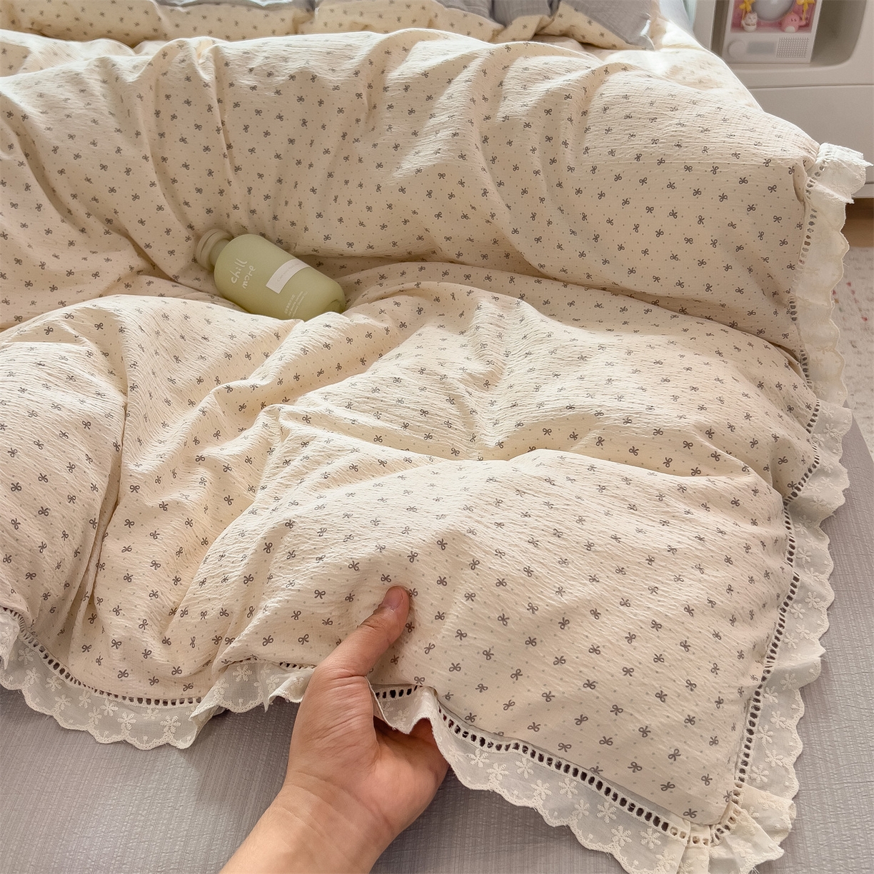 91家纺网 家纺一手货源 找家纺 雯豆家纺2025新品皱皱双层纱四件套镂空花边款三件套 初心