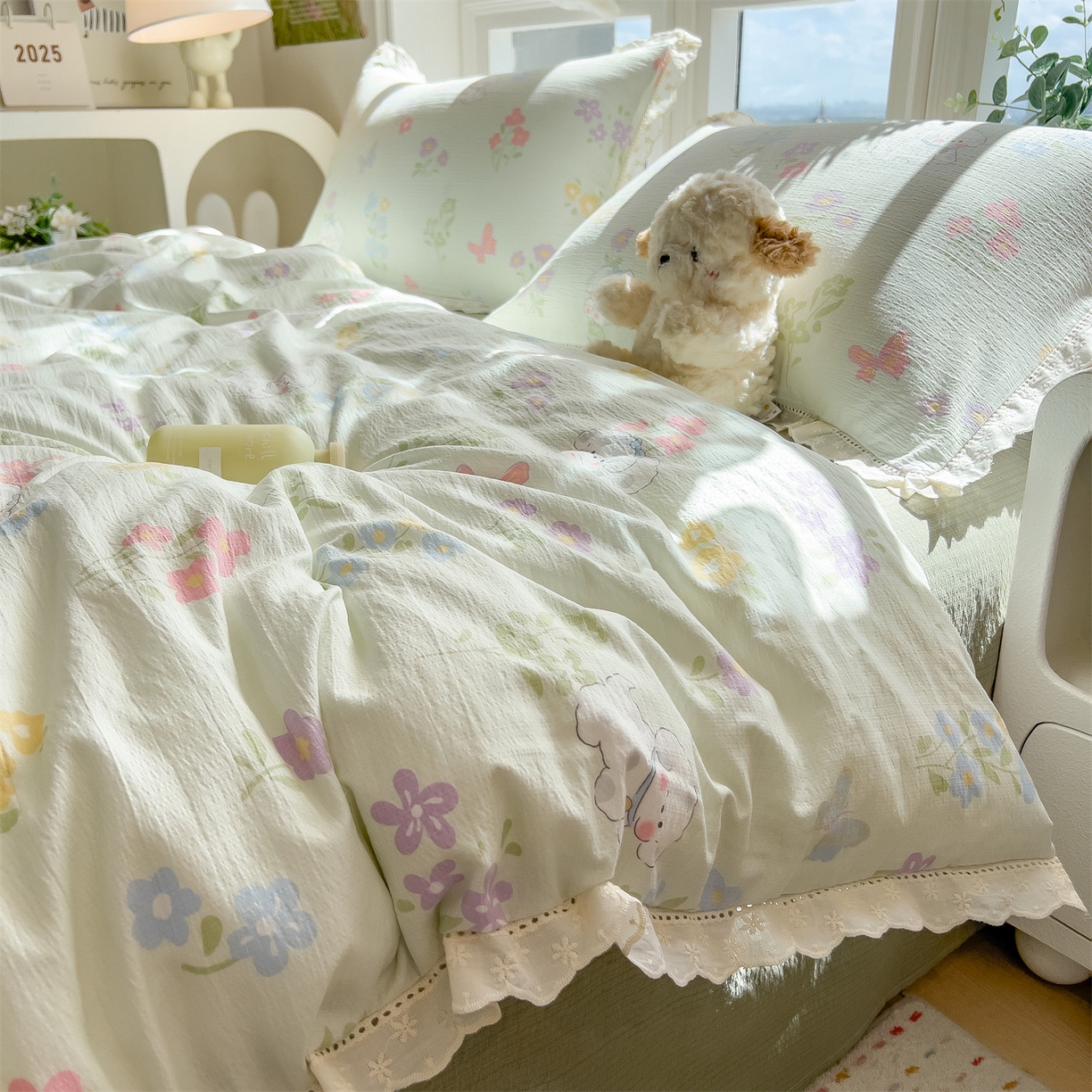 91家纺网 家纺一手货源 找家纺 雯豆家纺2025新品皱皱双层纱四件套镂空花边款三件套 春日小狗