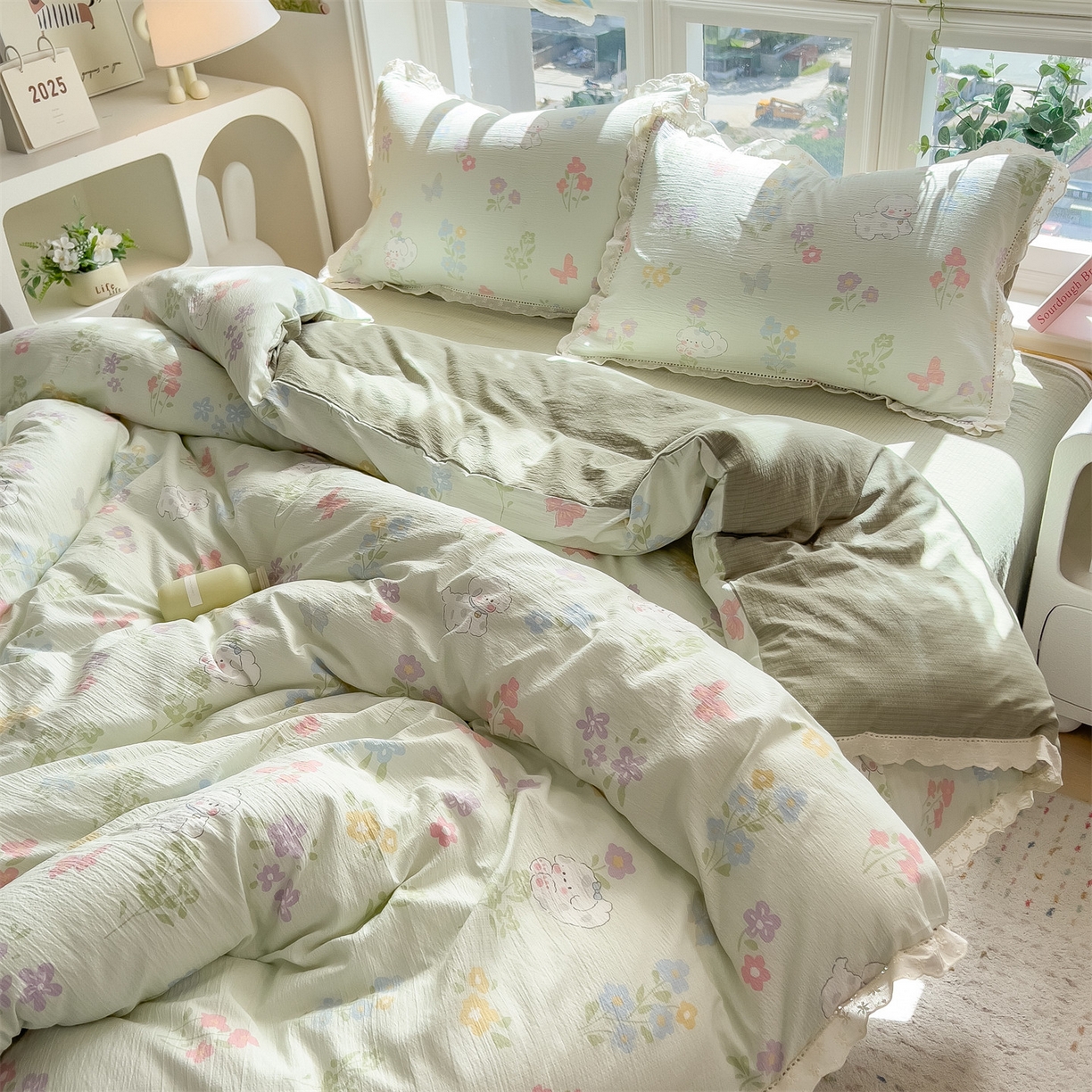 91家纺网 家纺一手货源 找家纺 雯豆家纺2025新品皱皱双层纱四件套镂空花边款三件套 春日小狗