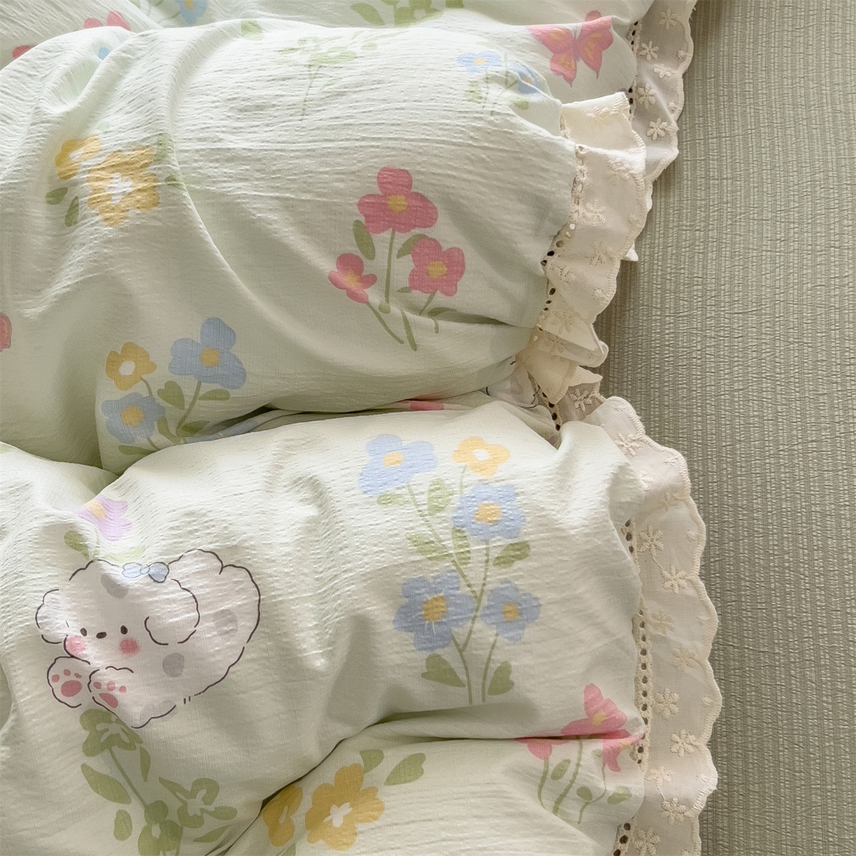 91家纺网 家纺一手货源 找家纺 雯豆家纺2025新品皱皱双层纱四件套镂空花边款三件套 春日小狗