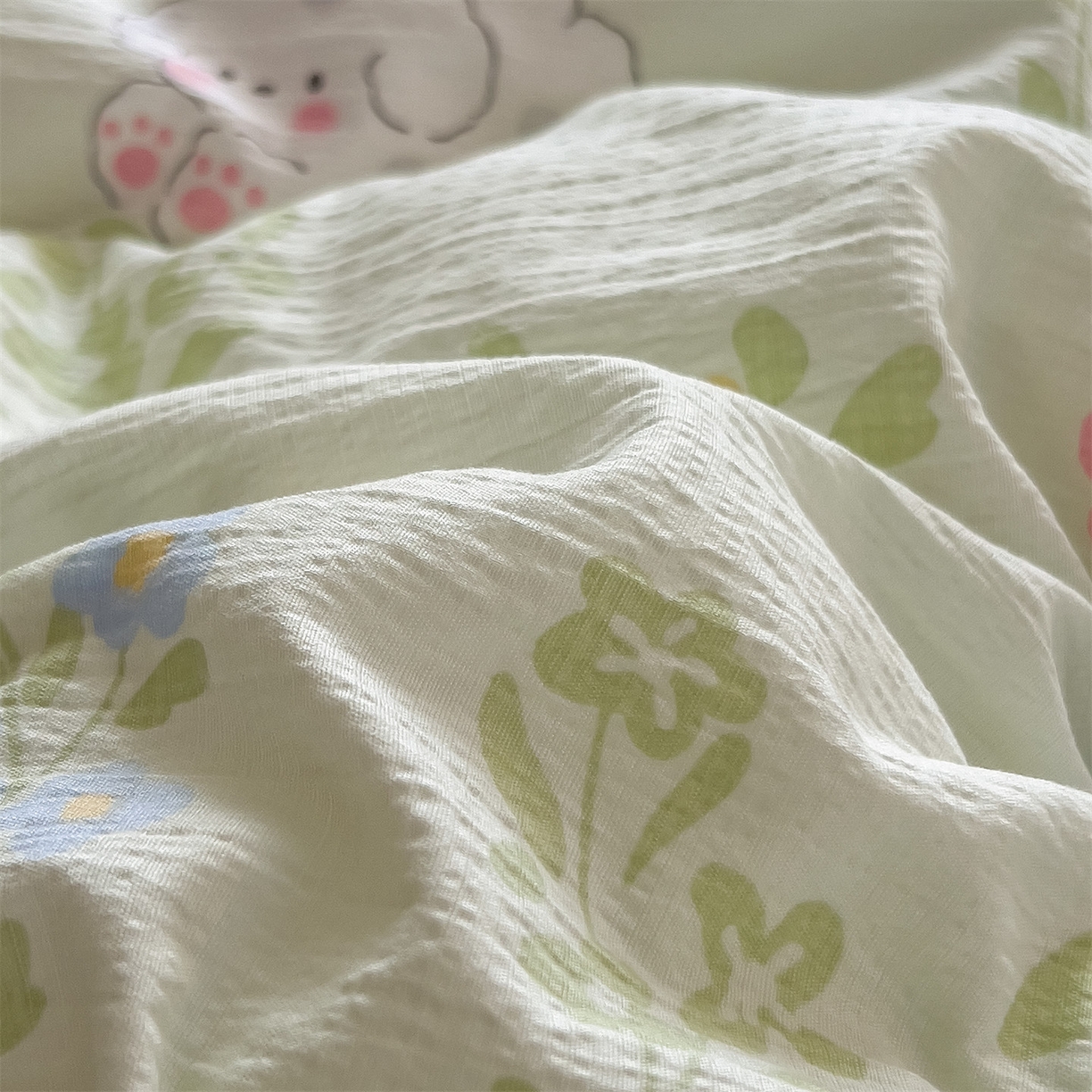 91家纺网 家纺一手货源 找家纺 雯豆家纺2025新品皱皱双层纱四件套镂空花边款三件套 春日小狗