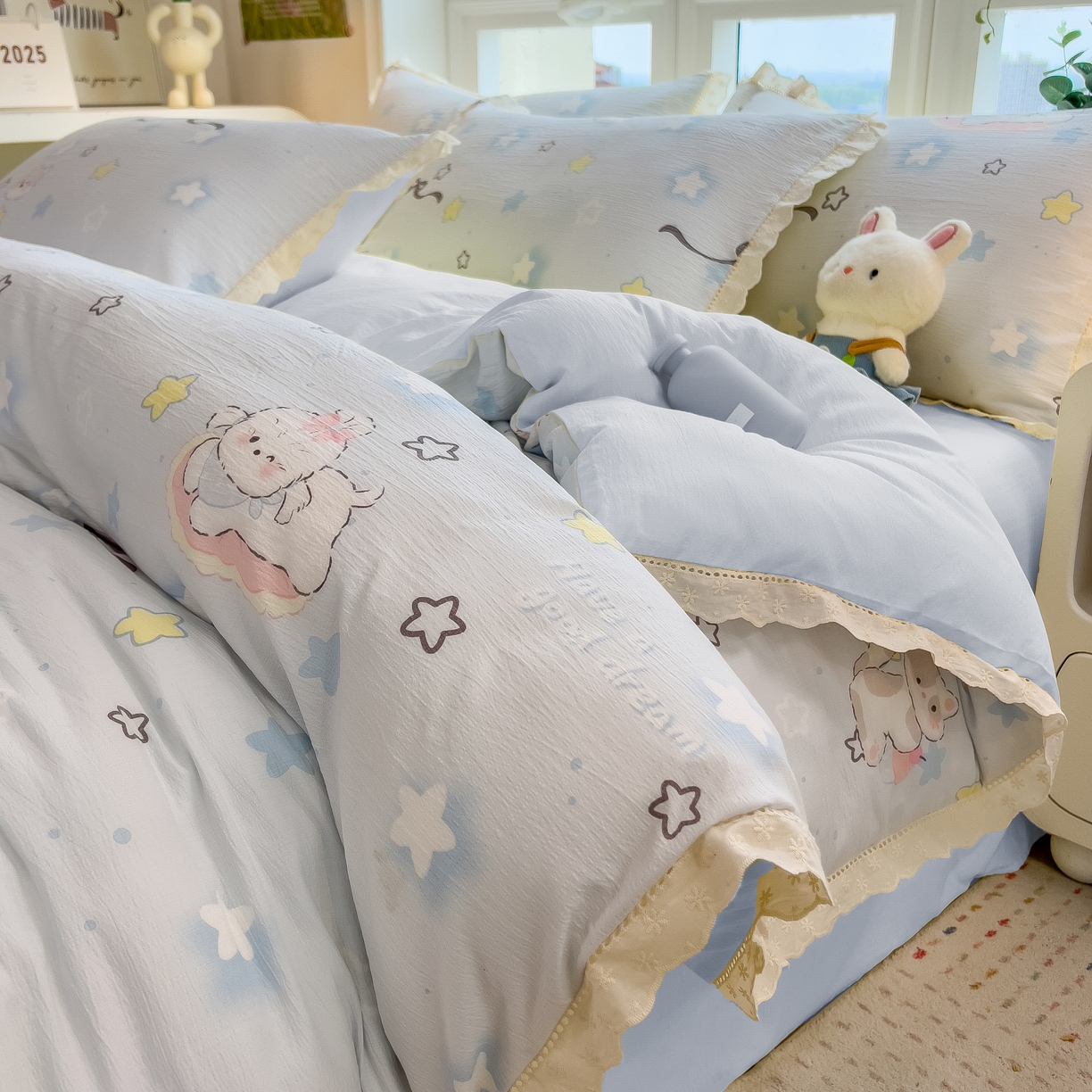 91家纺网 家纺一手货源 找家纺 雯豆家纺2025新品皱皱双层纱四件套镂空花边款三件套 蝴蝶结小猫