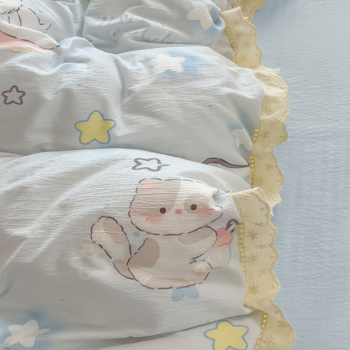 91家纺网 家纺一手货源 找家纺 雯豆家纺2025新品皱皱双层纱四件套镂空花边款三件套 蝴蝶结小猫