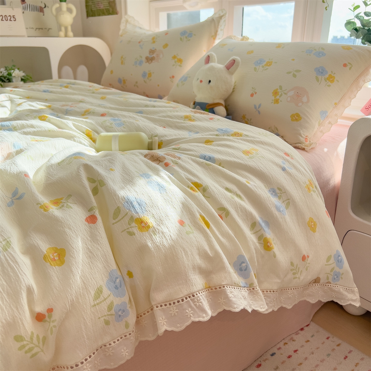 91家纺网 家纺一手货源 找家纺 雯豆家纺2025新品皱皱双层纱四件套镂空花边款三件套 花小愈