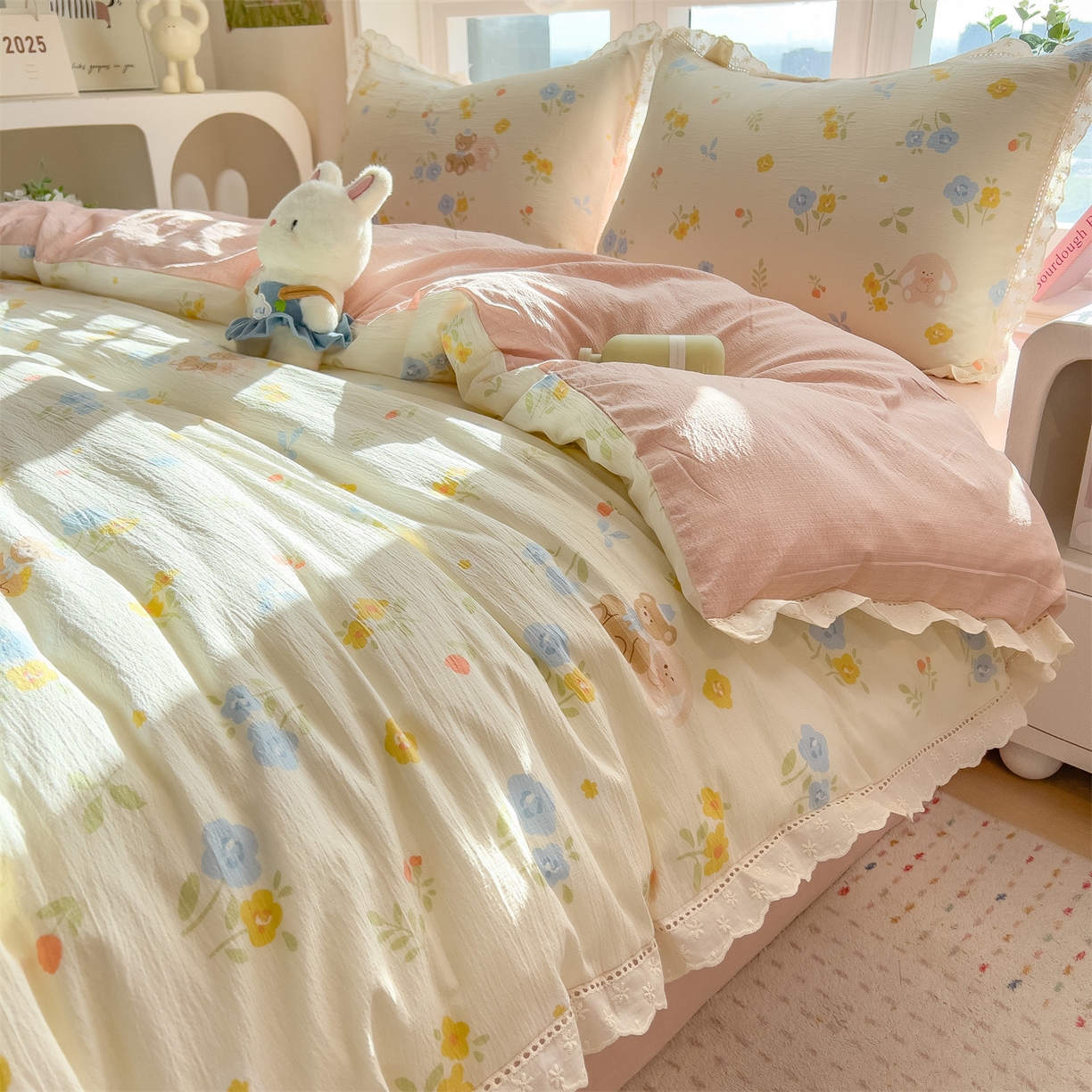 91家纺网 家纺一手货源 找家纺 雯豆家纺2025新品皱皱双层纱四件套镂空花边款三件套 花小愈