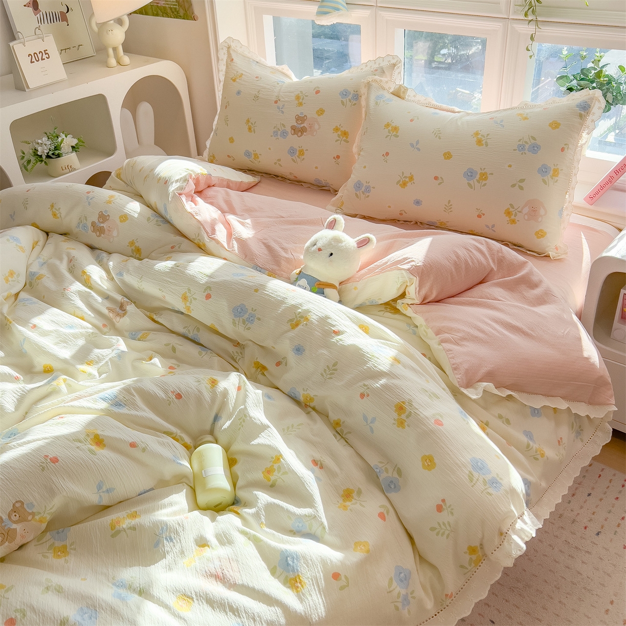 91家纺网 家纺一手货源 找家纺 雯豆家纺2025新品皱皱双层纱四件套镂空花边款三件套 花小愈