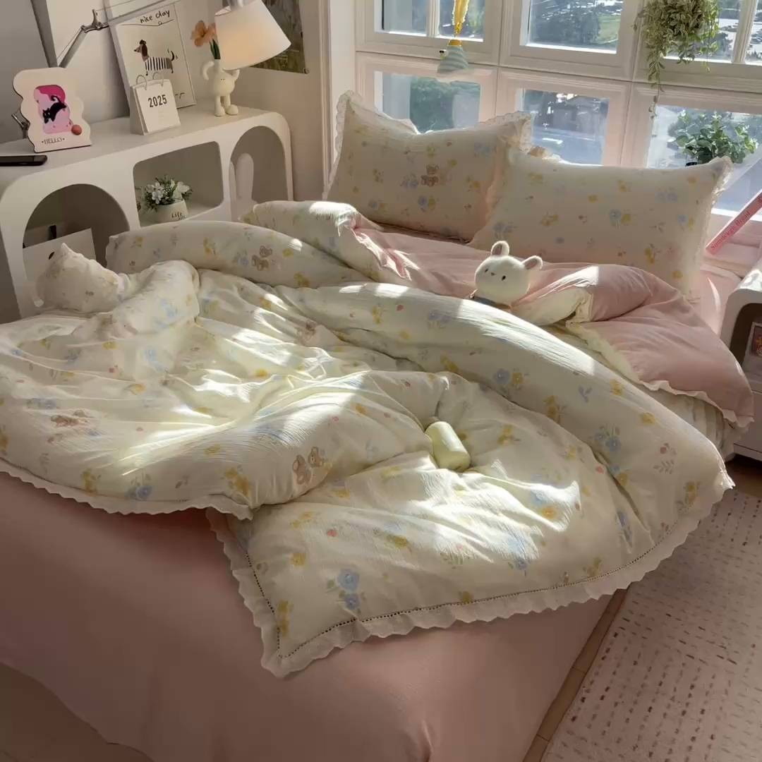 91家纺网 家纺一手货源 找家纺 雯豆家纺2025新品皱皱双层纱四件套镂空花边款三件套 花小愈