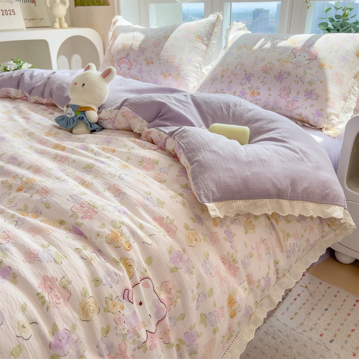 91家纺网 家纺一手货源 找家纺 雯豆家纺2025新品皱皱双层纱四件套镂空花边款三件套 可爱KT