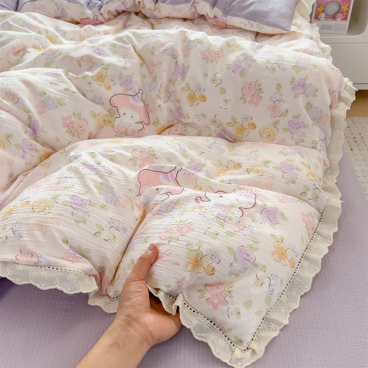 91家纺网 家纺一手货源 找家纺 雯豆家纺2025新品皱皱双层纱四件套镂空花边款三件套 可爱KT