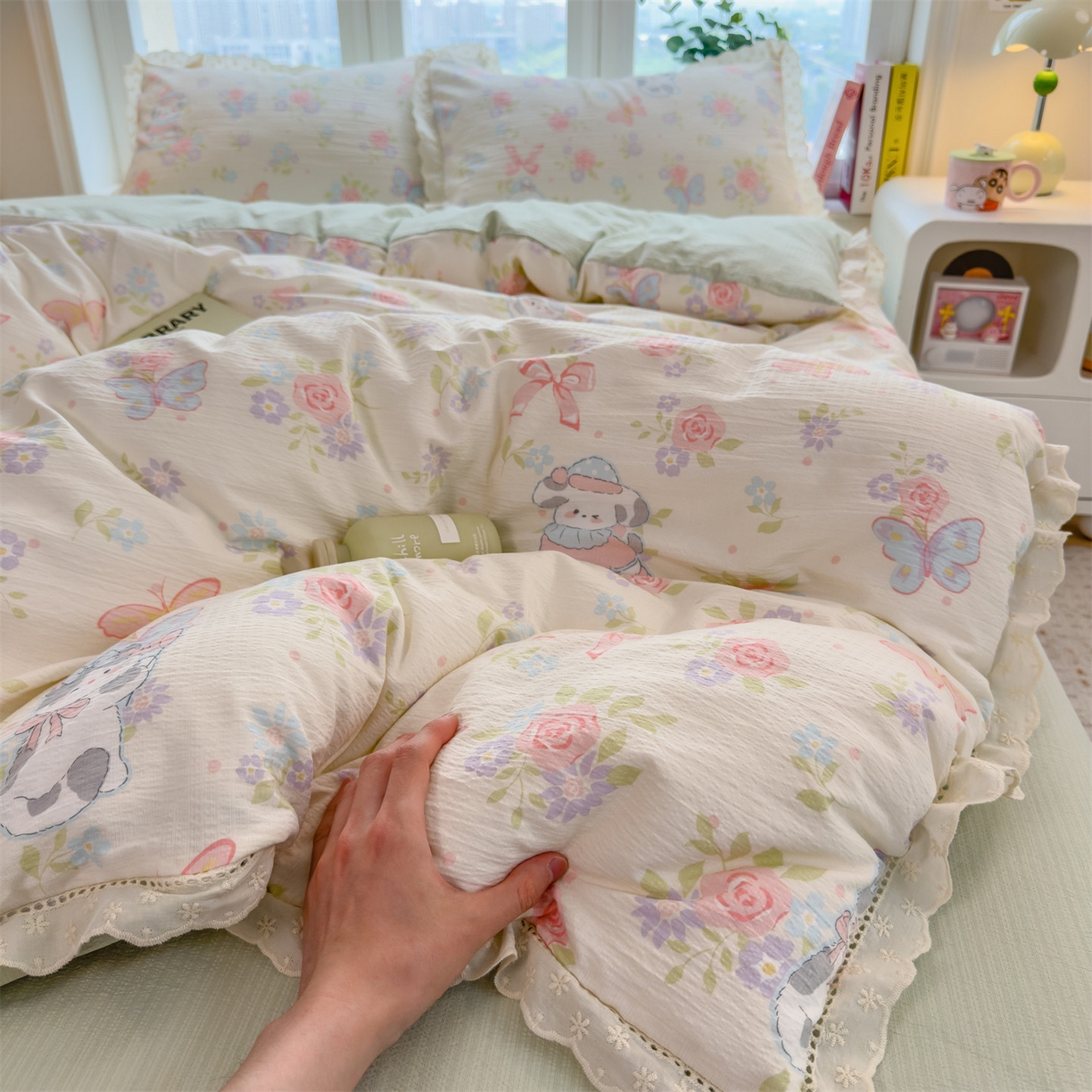 91家纺网 家纺一手货源 找家纺 雯豆家纺2025新品皱皱双层纱四件套镂空花边款三件套 快乐时光