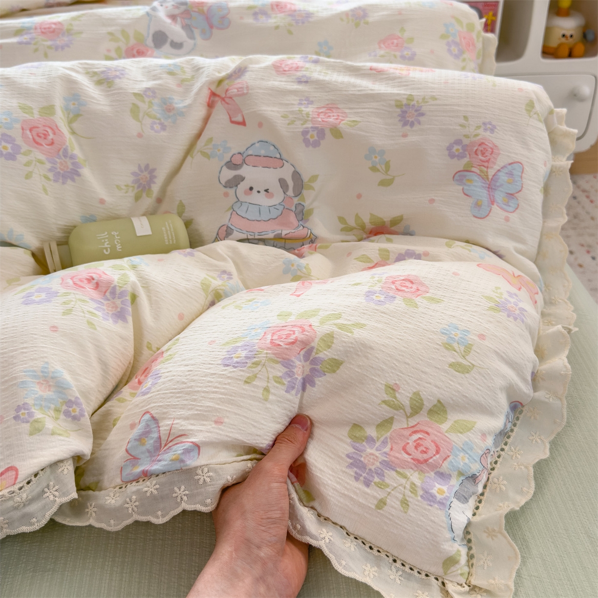 91家纺网 家纺一手货源 找家纺 雯豆家纺2025新品皱皱双层纱四件套镂空花边款三件套 快乐时光