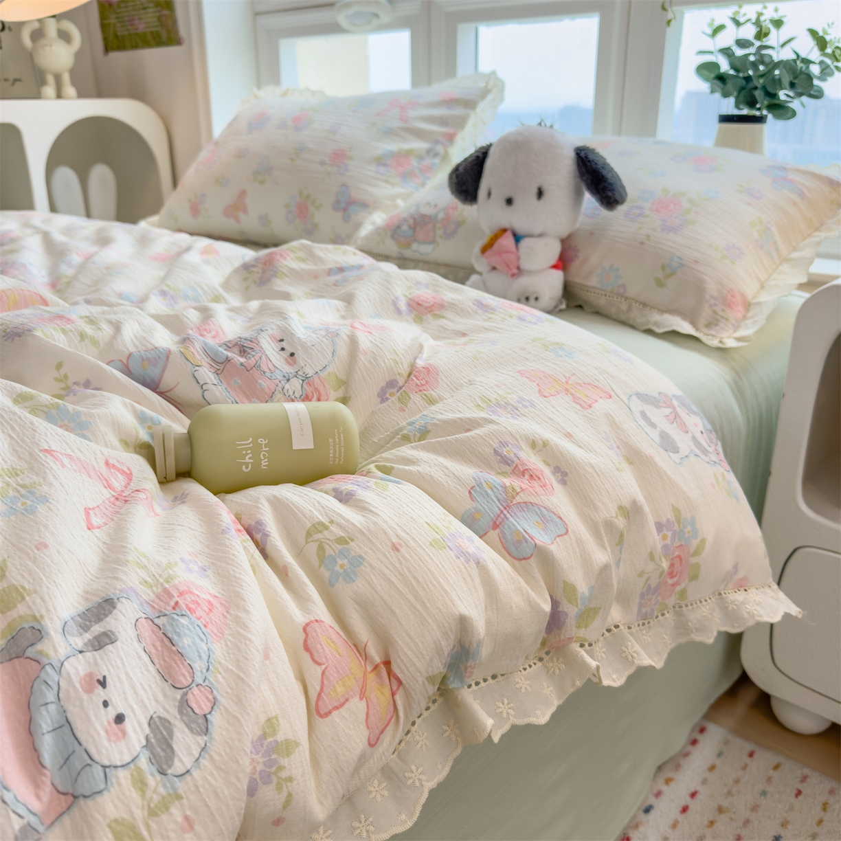 91家纺网 家纺一手货源 找家纺 雯豆家纺2025新品皱皱双层纱四件套镂空花边款三件套 快乐时光