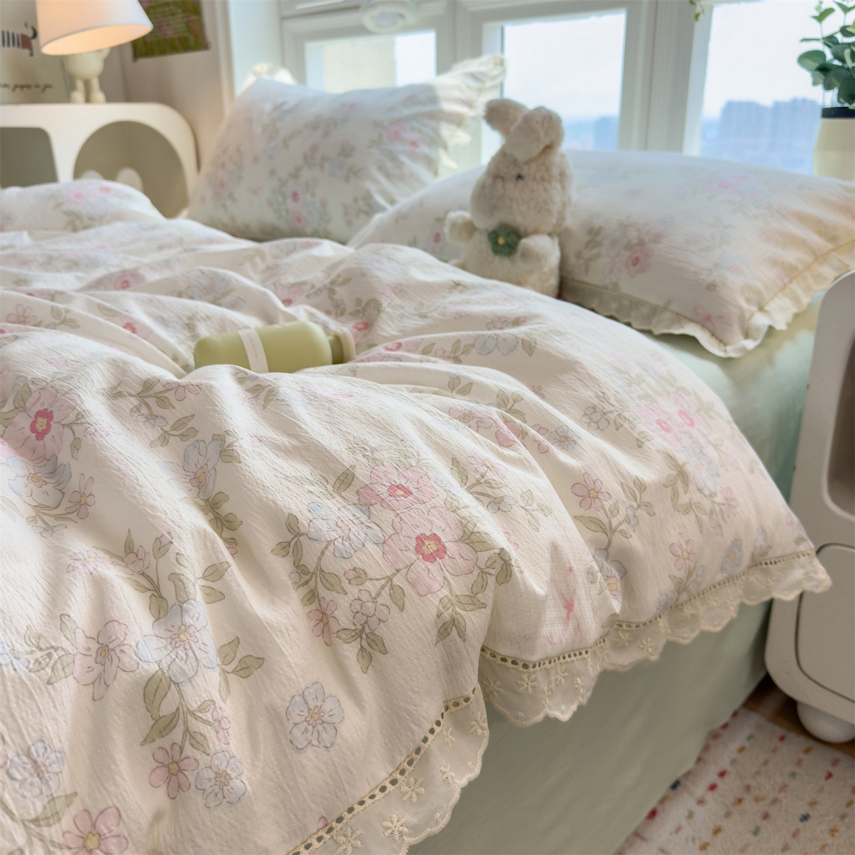 91家纺网 家纺一手货源 找家纺 雯豆家纺2025新品皱皱双层纱四件套镂空花边款三件套 浪漫花语