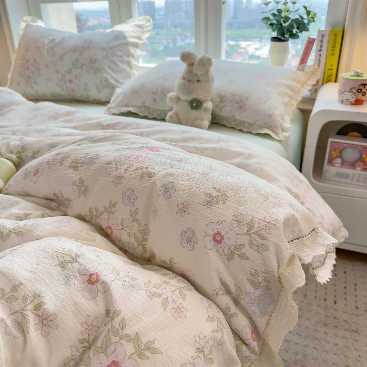 91家纺网 家纺一手货源 找家纺 雯豆家纺2025新品皱皱双层纱四件套镂空花边款三件套 浪漫花语