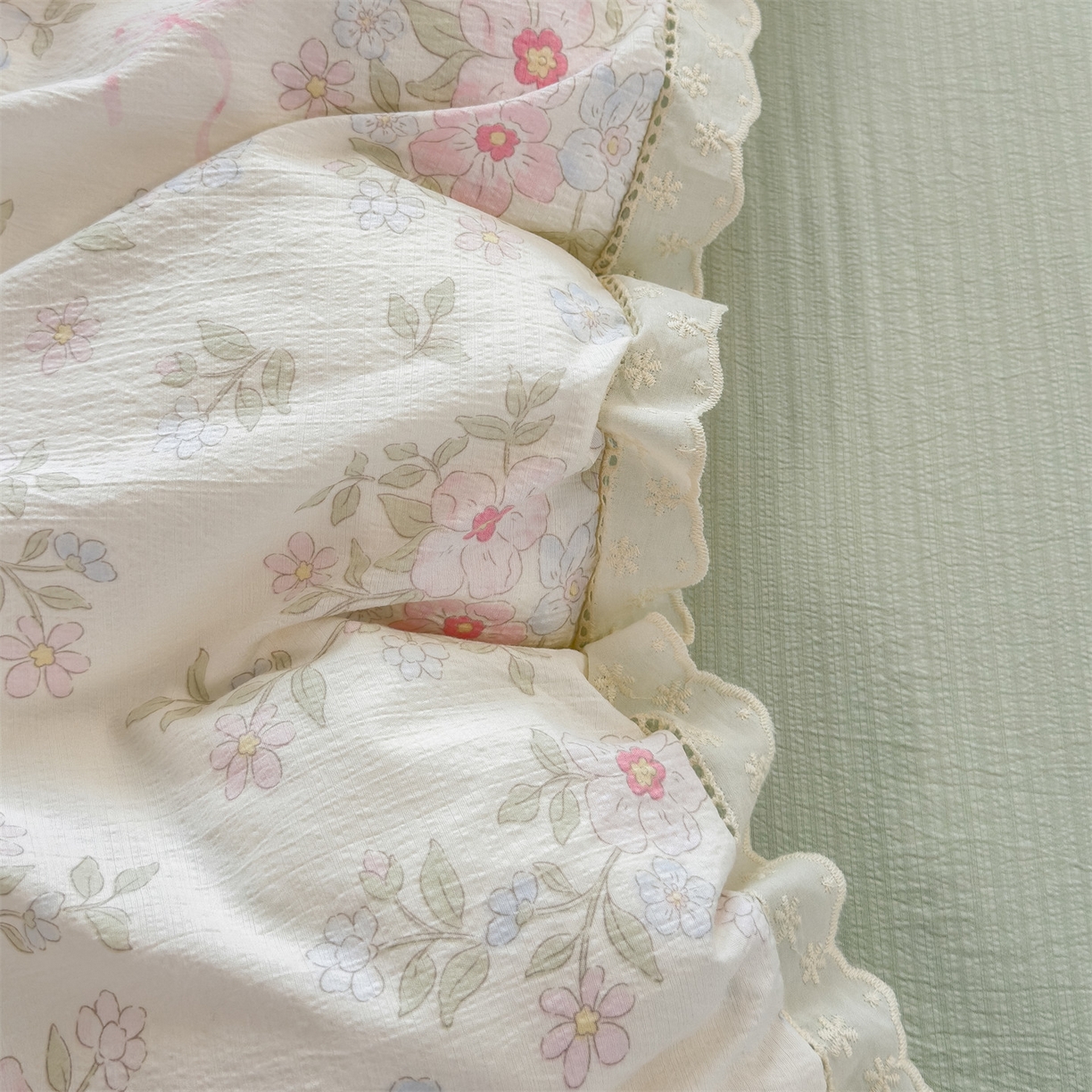 91家纺网 家纺一手货源 找家纺 雯豆家纺2025新品皱皱双层纱四件套镂空花边款三件套 浪漫花语