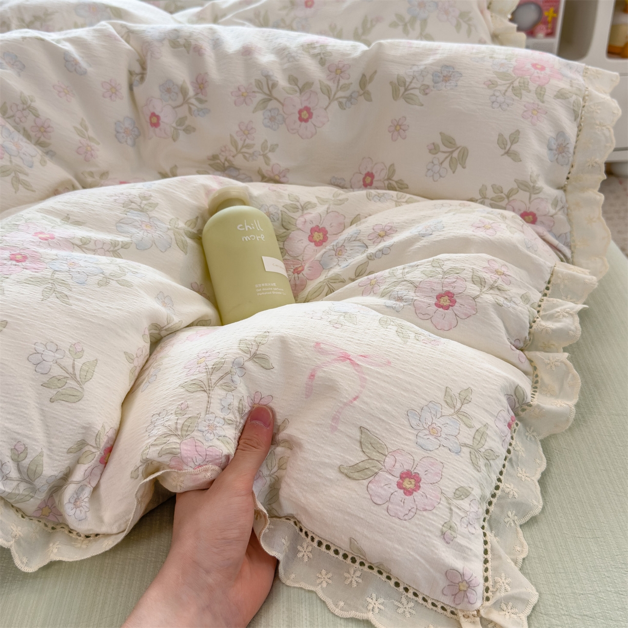 91家纺网 家纺一手货源 找家纺 雯豆家纺2025新品皱皱双层纱四件套镂空花边款三件套 浪漫花语